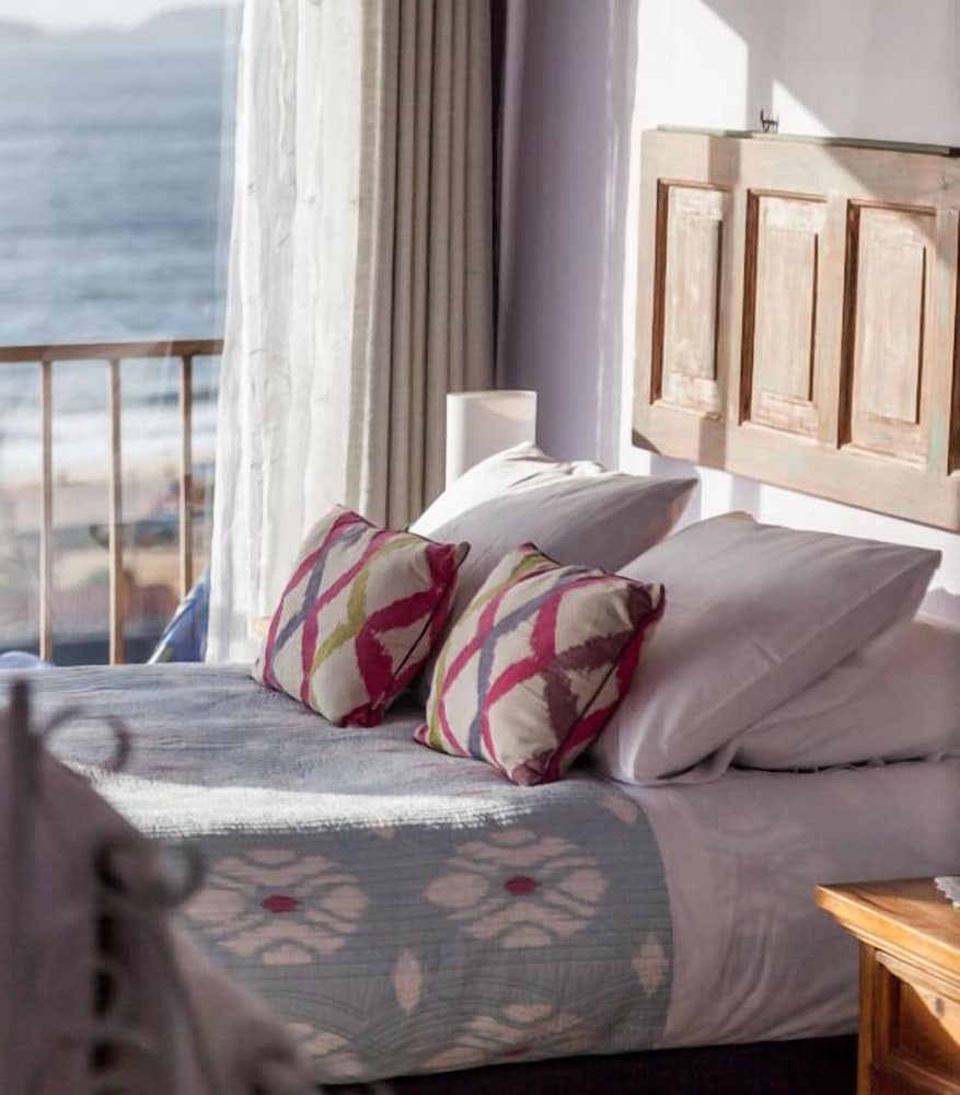 Superior Room, 1 King Bed, Beach View, Corner photo 3