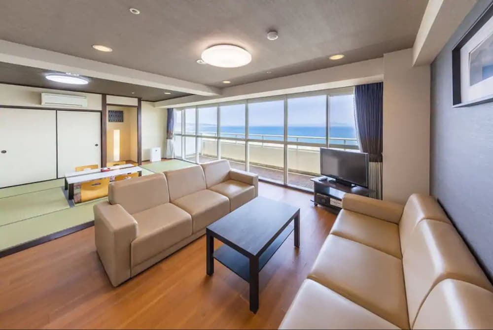 [Main] High Floor Large Standard Room (9-13f), Non Smoking photo 2