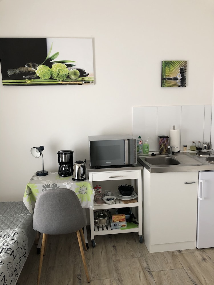 Single Room, Refrigerator & Microwave photo 2