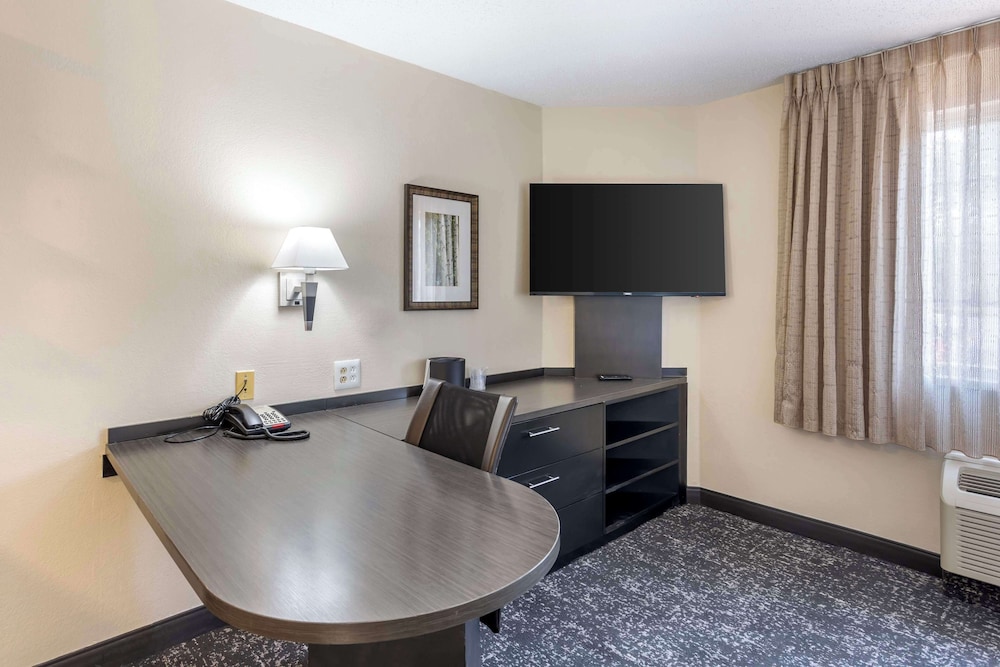 Standard Room, 1 Queen Bed, Accessible, Kitchen (Full Kitchen) - Photo 1