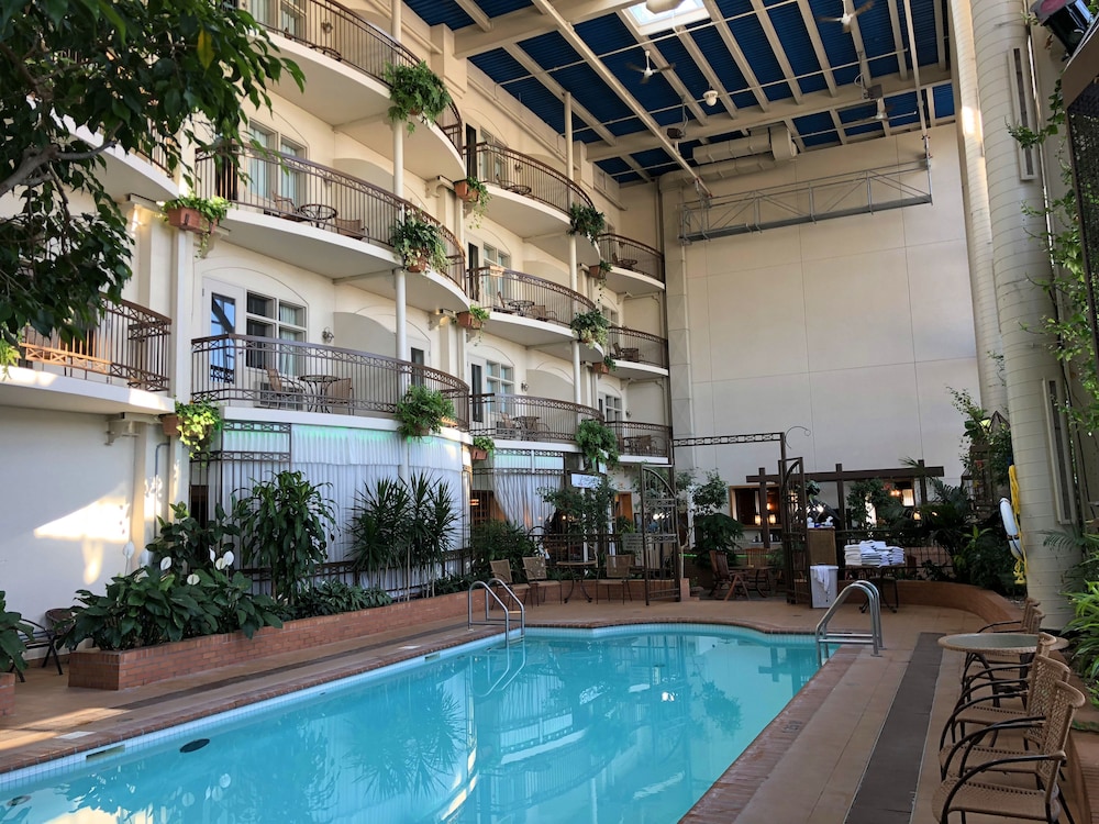 Comfort Room, 2 Queen Beds, Pool View - Photo 1