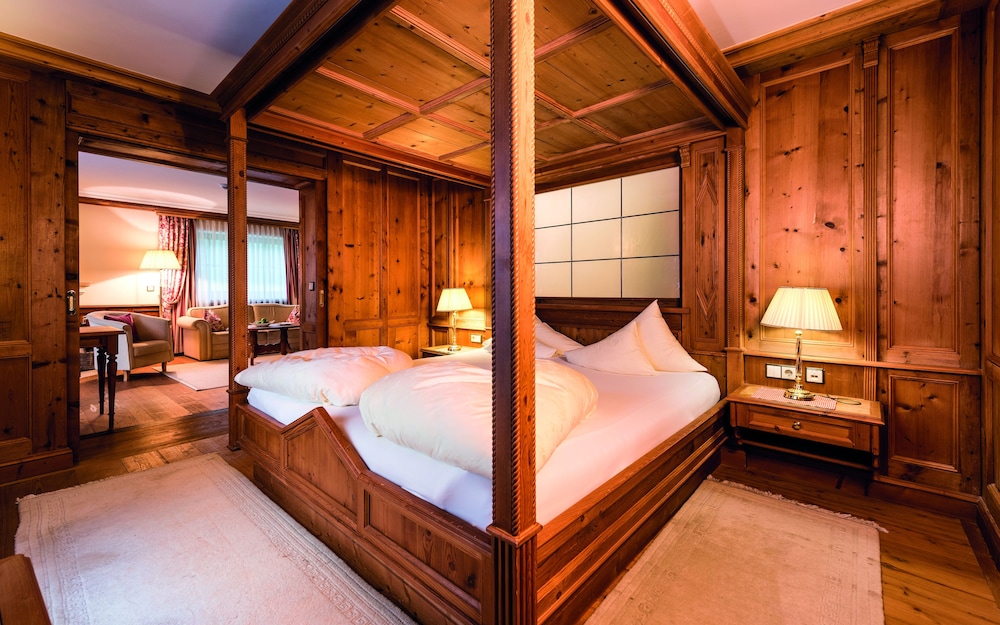 Superior Suite, 1 Bedroom, Hot Tub, Garden Area photo 2