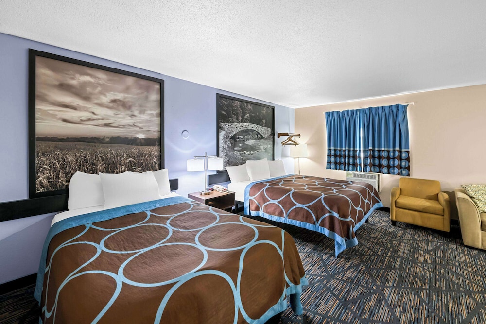 Studio Suite, Multiple Beds, Non Smoking (1 King Bed and 1 Full Bed) photo 1