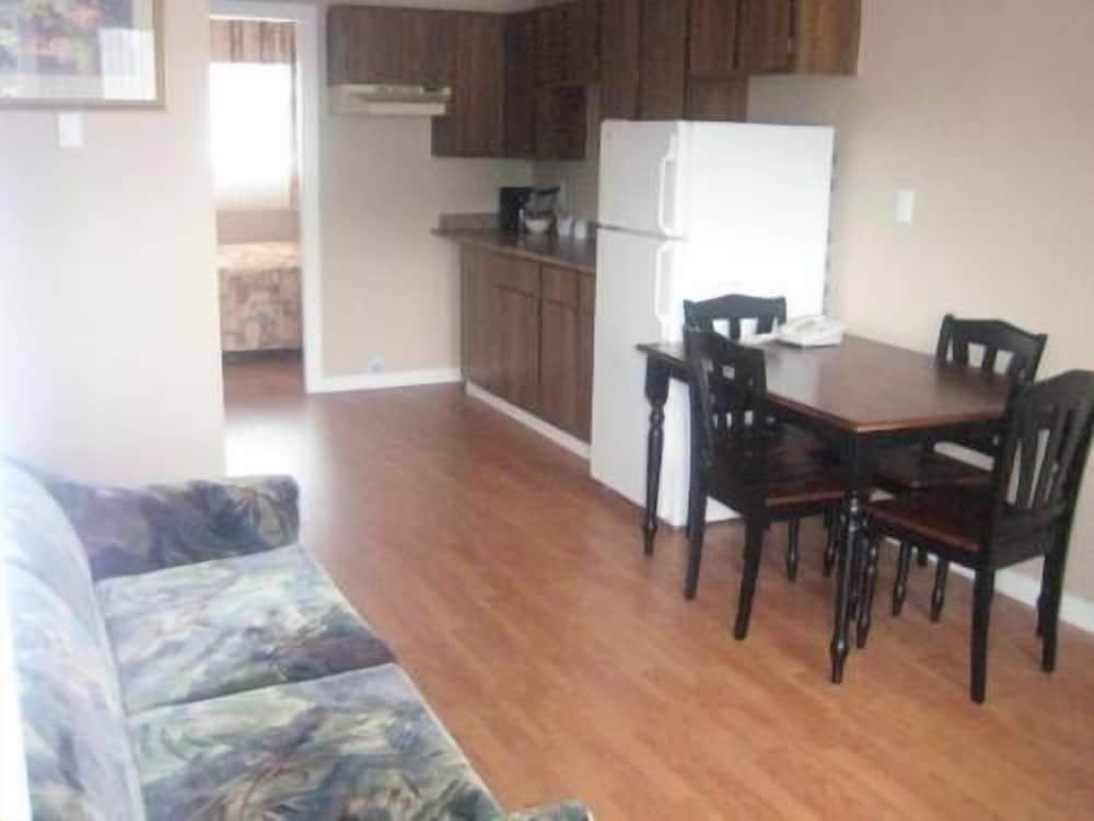 Queen Room photo 1