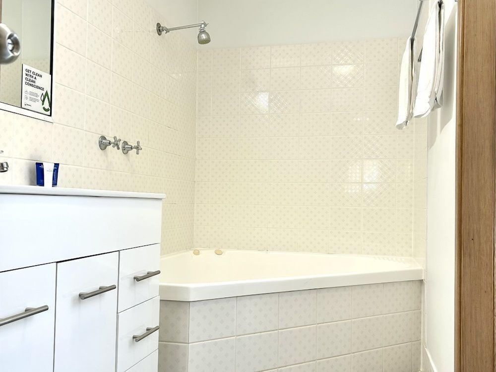 Standard 2 Bedroom Cabin - Sleeps 4 - Photo 2