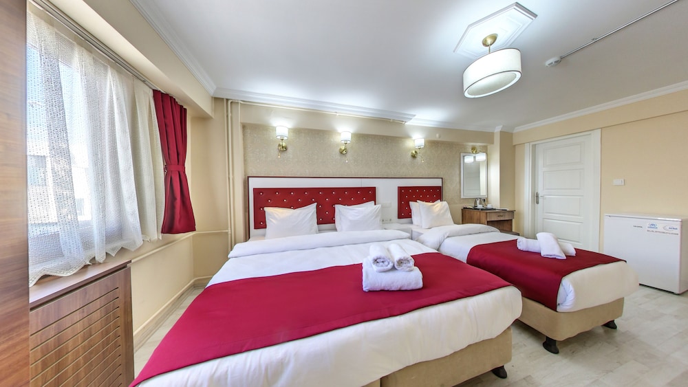 Standard Triple Room, City View photo 3