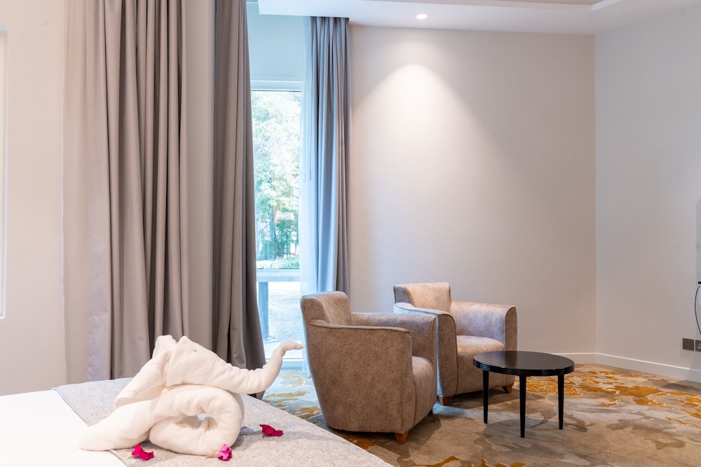 Premium Room, 1 King Bed photo 2