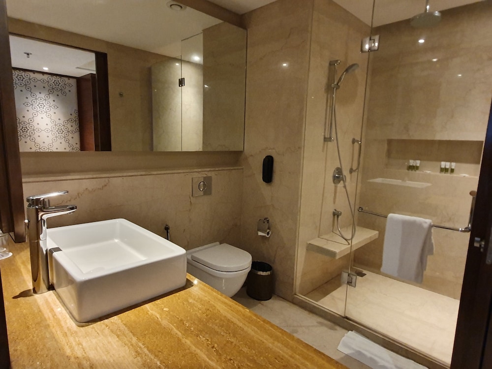Room, 2 Twin Beds, Pool View