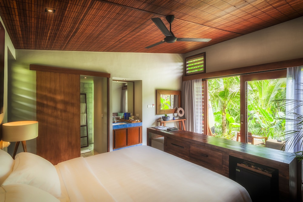 Komune Suites