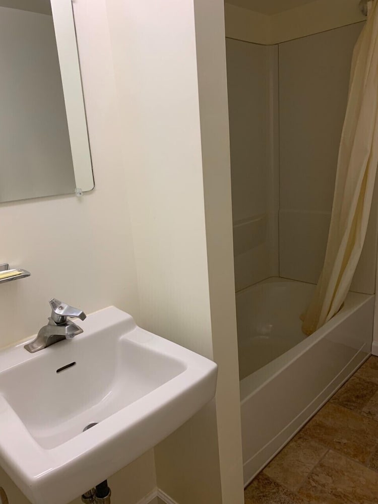 Single Room, 1 King Bed, Non Smoking - Photo 9