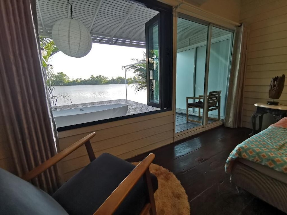 Deluxe Suite, River View photo 3
