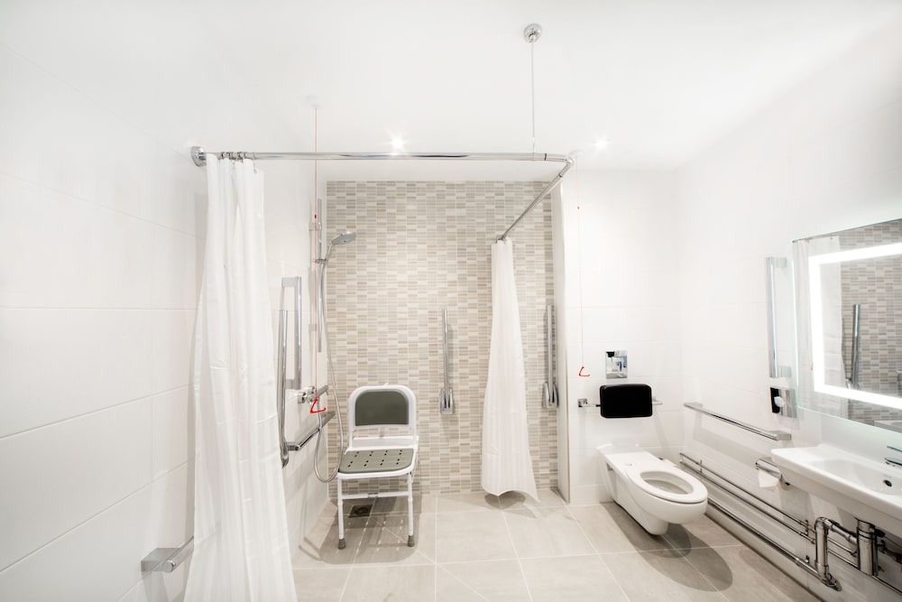 Room, 1 Queen Bed, Accessible - Photo 2