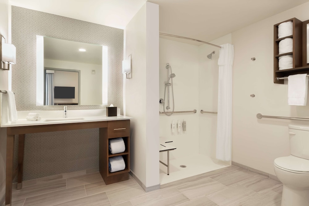 Studio, 2 Queen Beds, Accessible (Roll-In Shower) - Photo 1