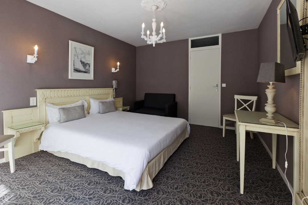 Standard Double Room - Photo 9