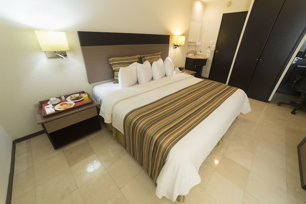 Room, 1 King Bed, Non Smoking - Photo 1