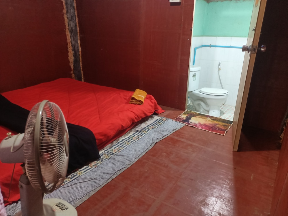 Basic Cabin, 1 Queen Bed photo 1