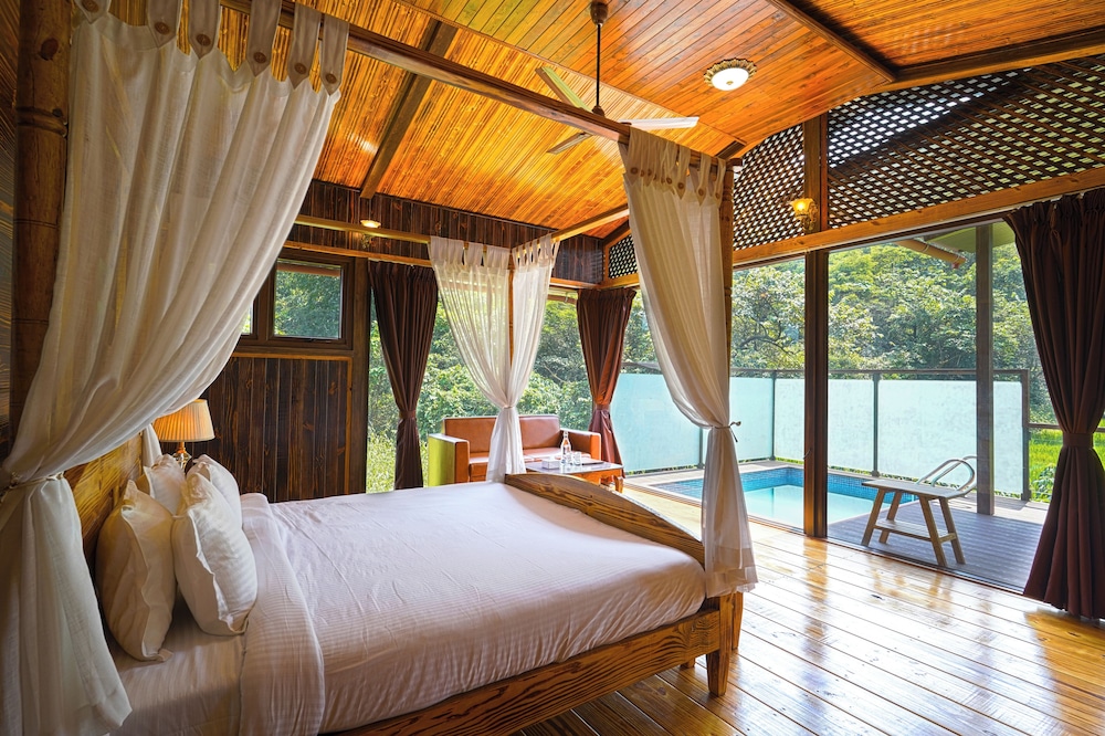 Premium Double Room, 1 King Bed, Private Pool, Garden View