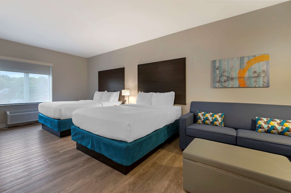 Standard Room, Multiple Beds, Non Smoking photo 3