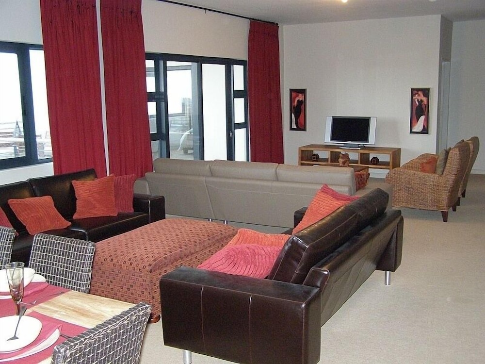 3 Bedroom Apartment 6 guests