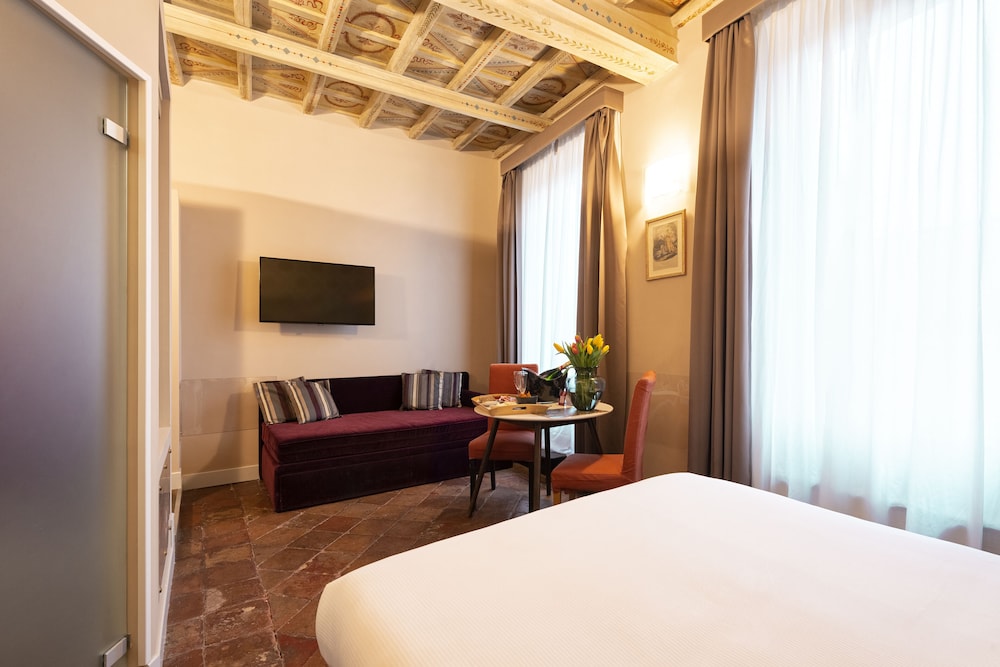 Deluxe Room, Balcony, City View photo 2