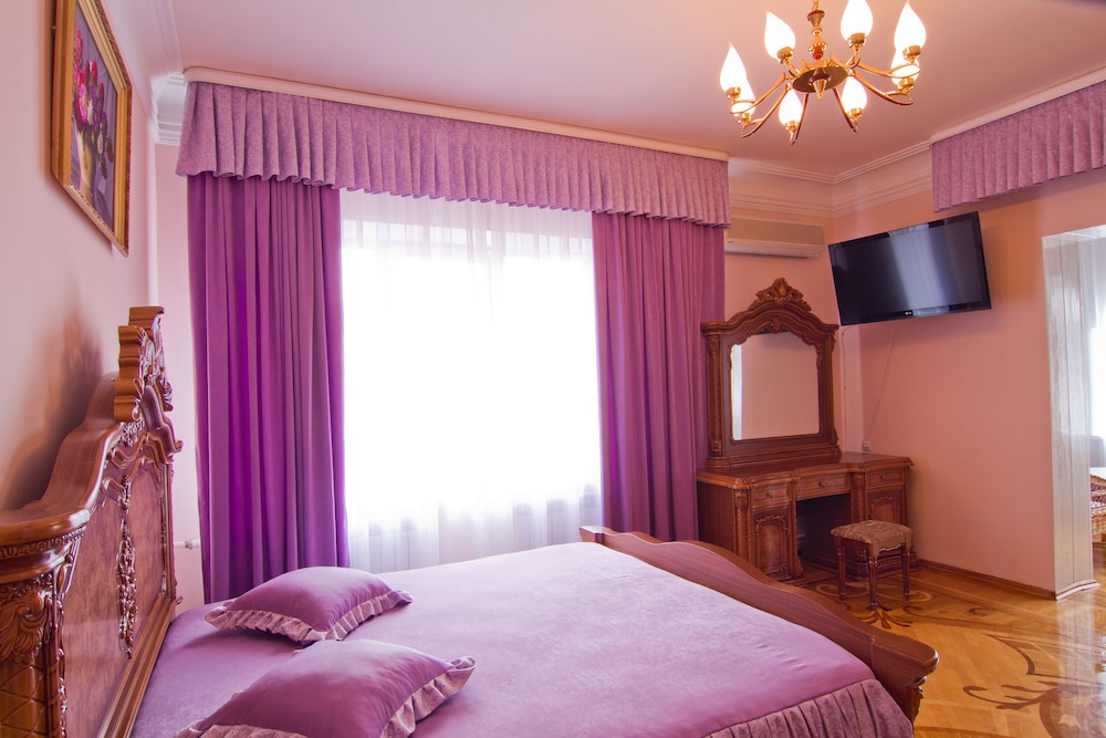 Standard Room, 1 King Bed photo 3