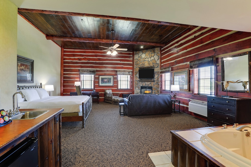 Theme Suite with Whirlpool - Photo 6
