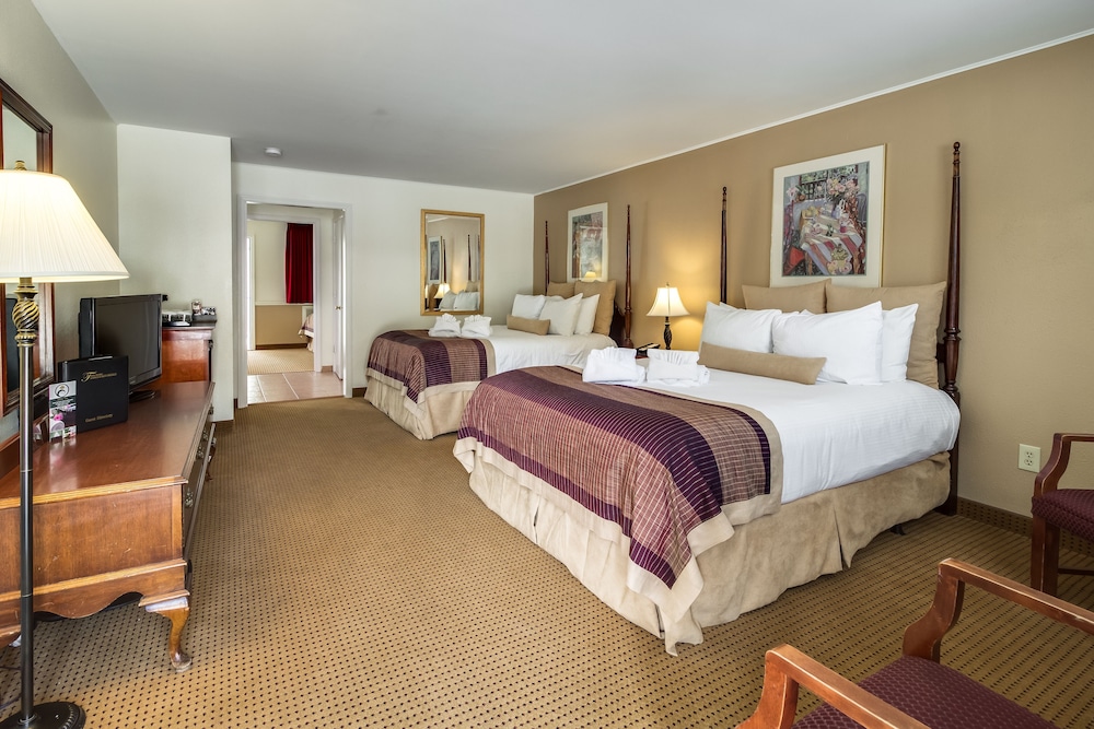 Deluxe Suite, 2 Bedrooms, Balcony photo 1