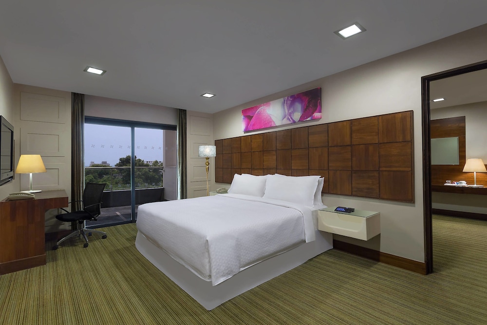 Suite, 1 Bedroom, Balcony (City View)