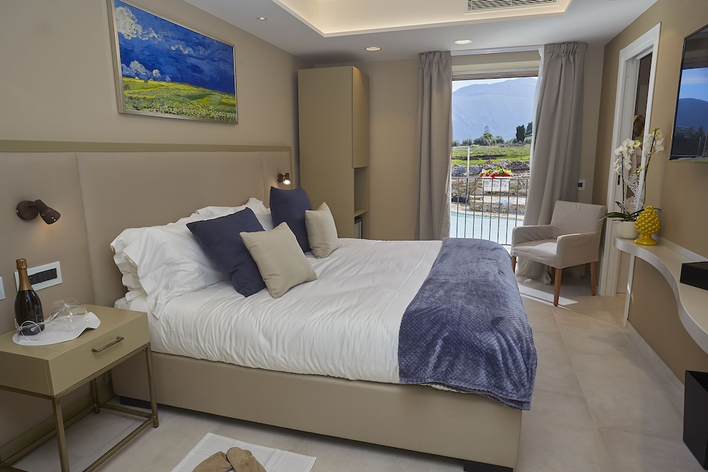 Deluxe Double Room, Pool View