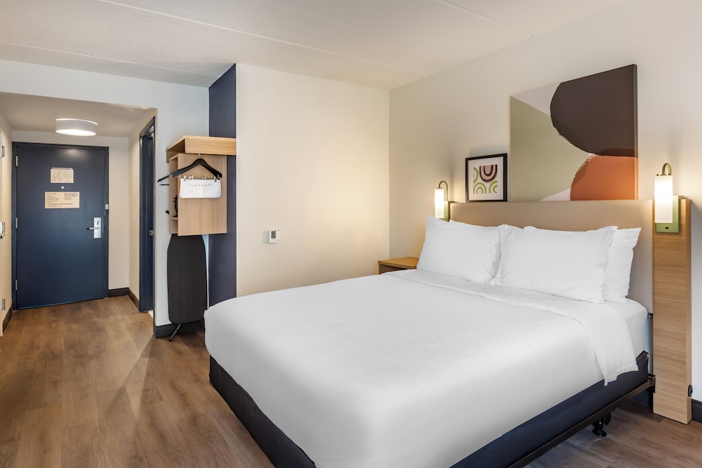 Room, 1 Queen Bed, Accessible (Hearing) - Photo 3