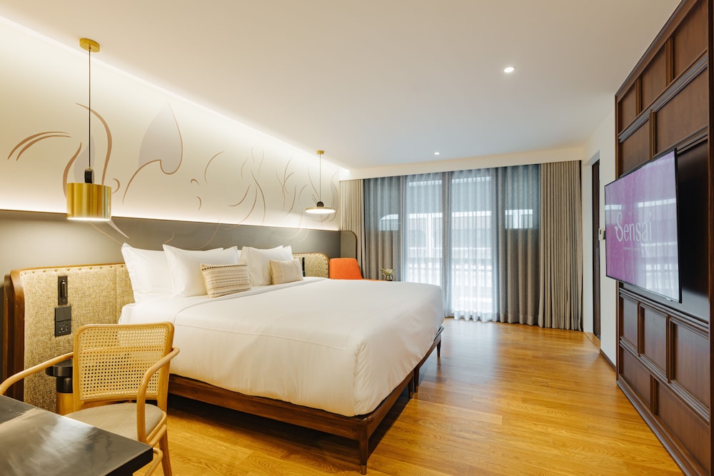 Corner Suite - Photo 14