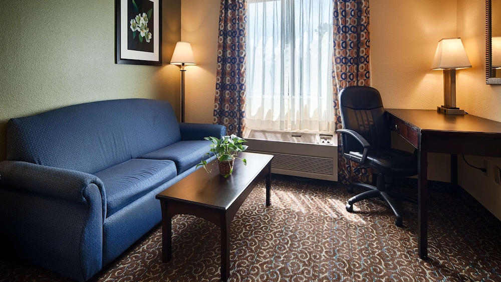Standard Room, 1 Queen Bed, Accessible, Bathtub - Photo 3