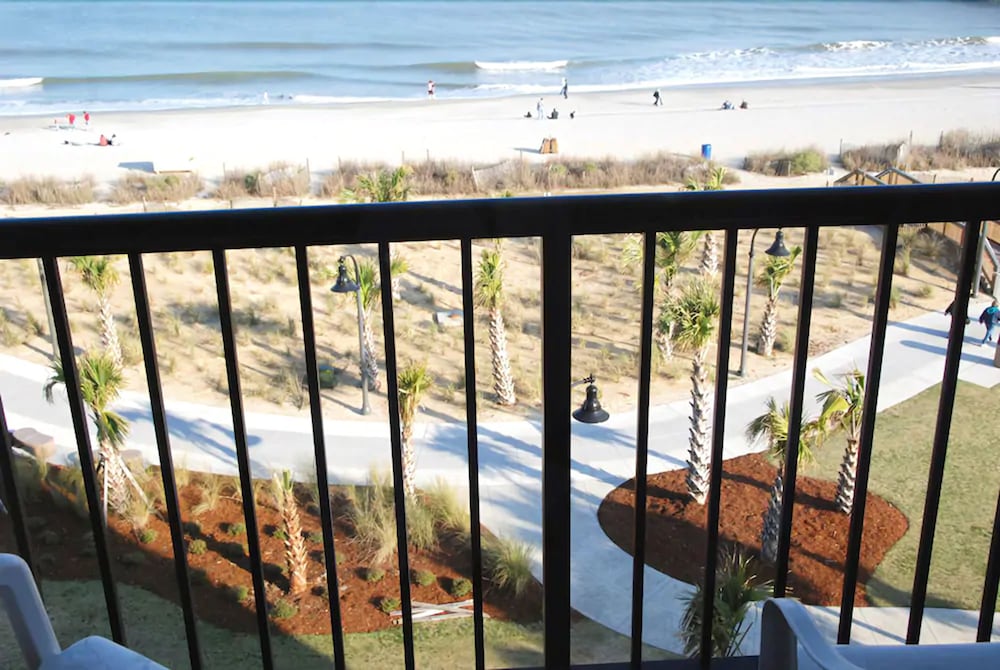 Oceanfront Guest Room with Two Queen Beds, Balcony and Kitchen photo 1