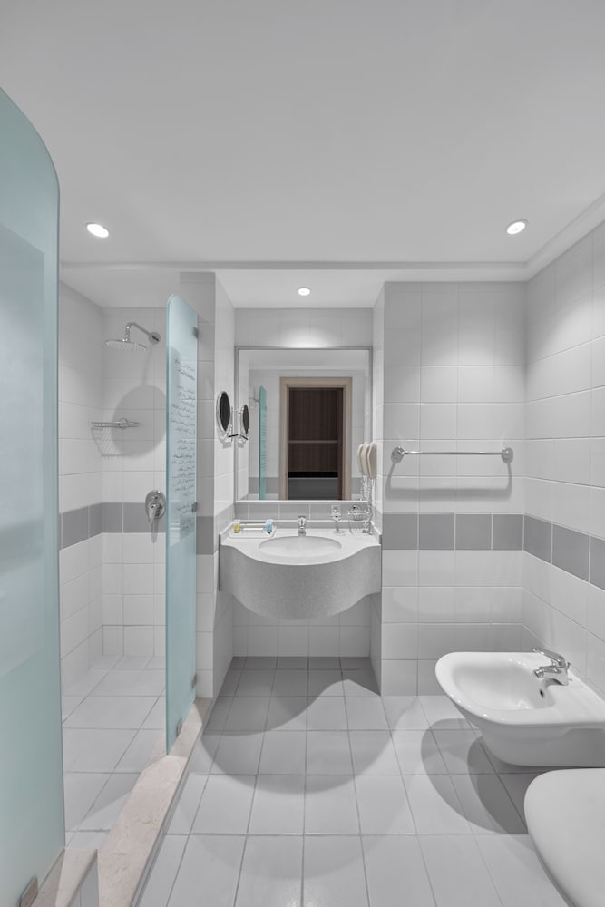 Superior Quadruple Room - Photo 7