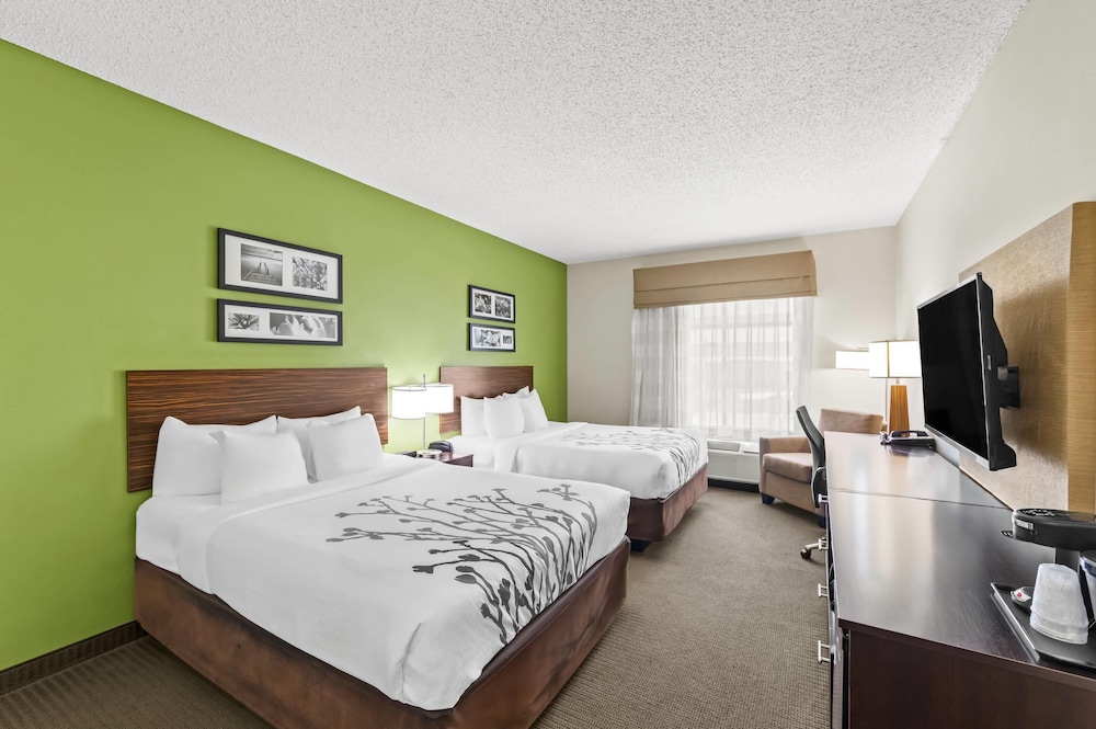 Standard Room, 2 Queen Beds, Non Smoking - Photo 1