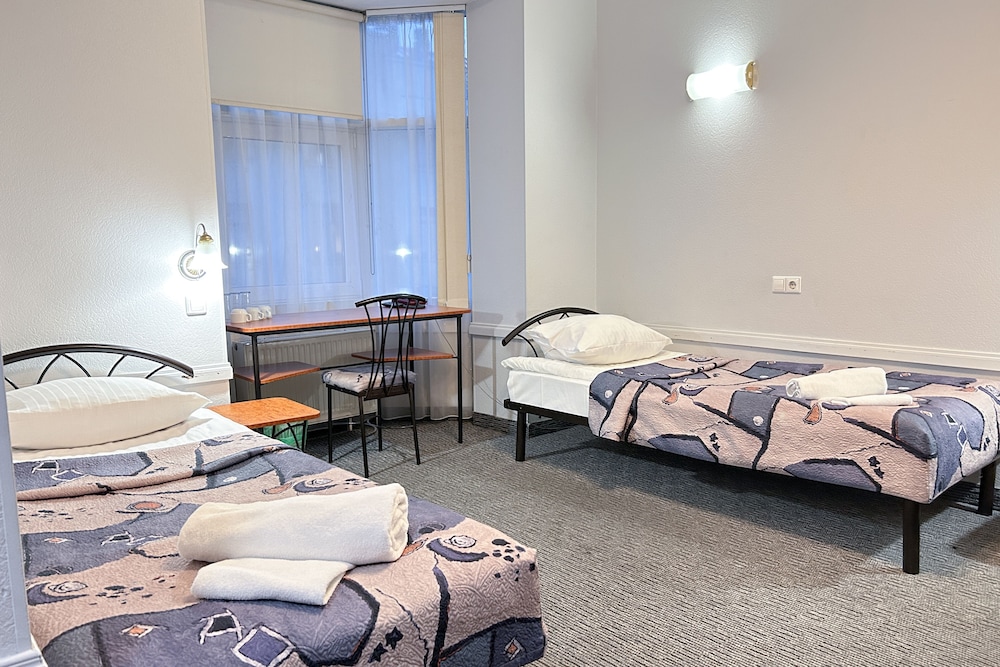 Standard Twin Room - Photo 1