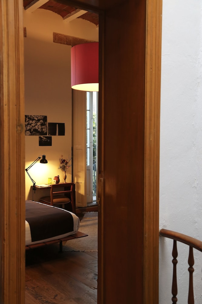 Grand Room, Shared Bathroom