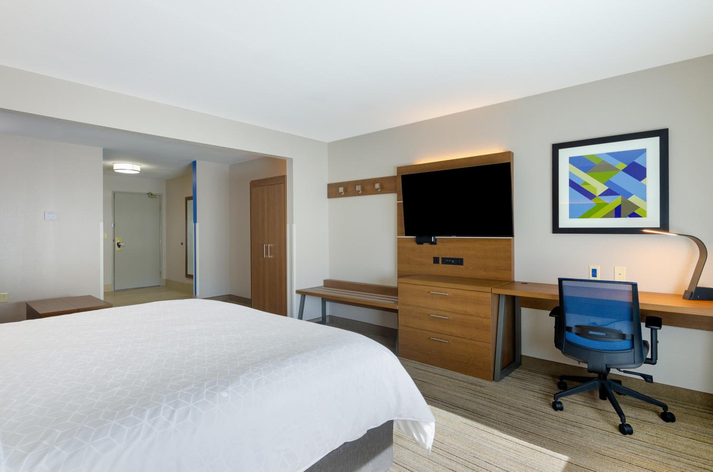 King Suite with Sofa Bed - Photo 4