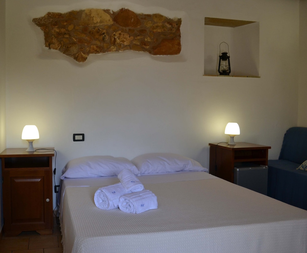 Classic Double Room, 1 King Bed, Private Bathroom