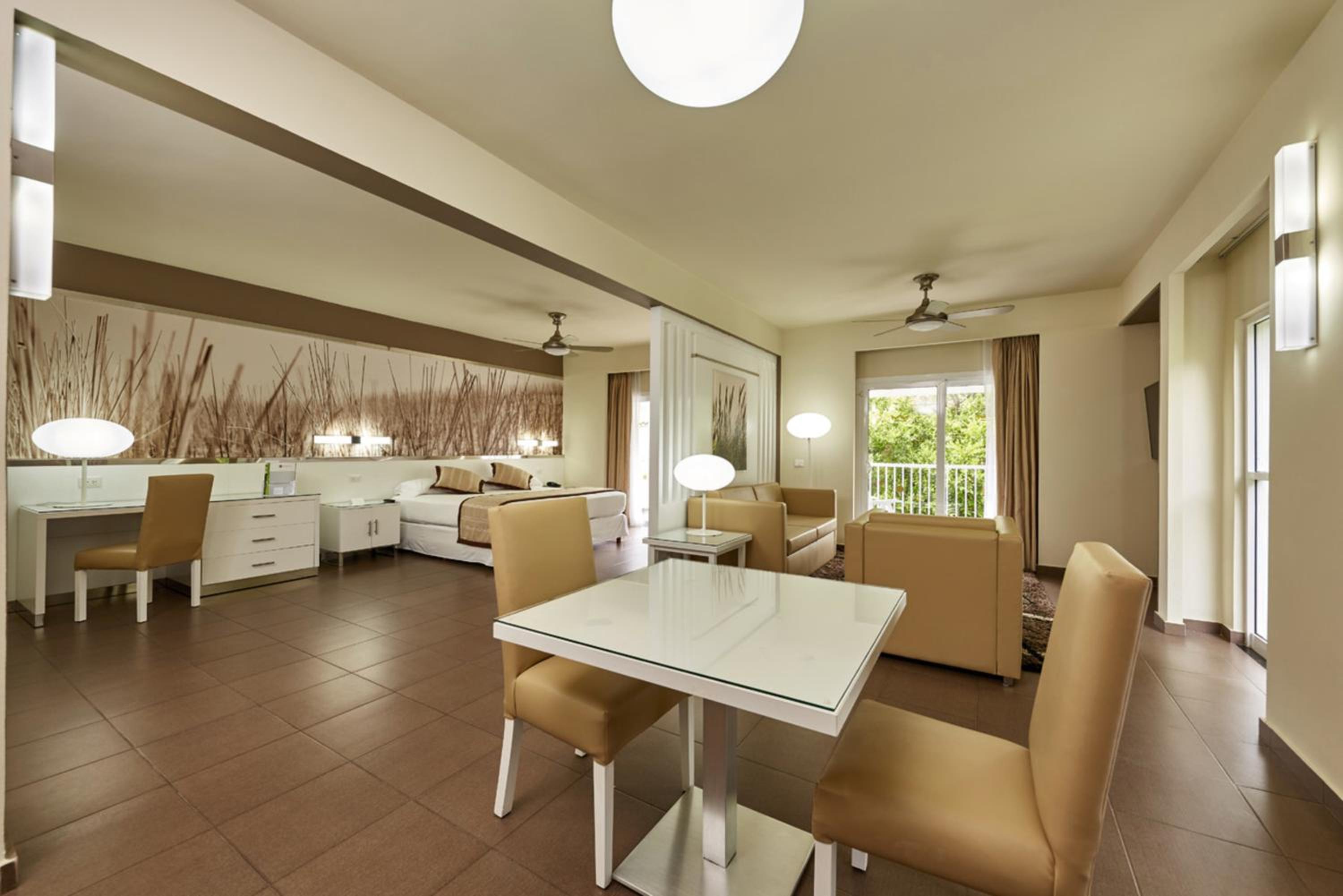 Suite - Photo 4