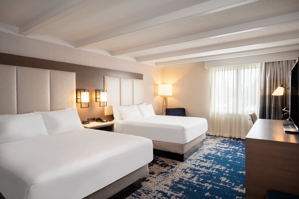 Standard Room, 2 Queen Beds, Roll-in Shower (Mobility Accessible) - Photo 3