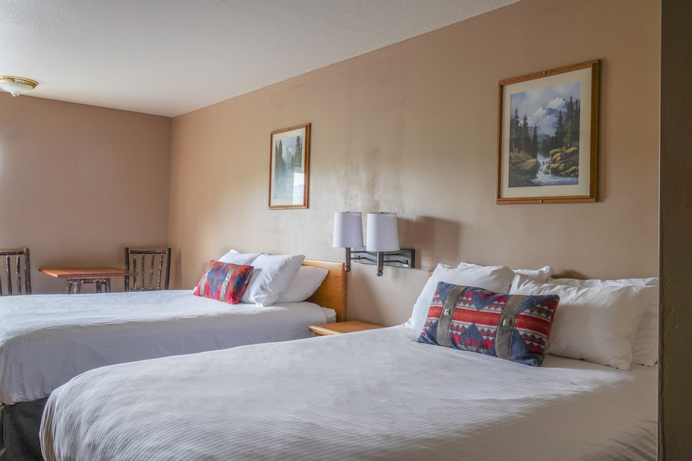 Standard Room, 2 Queen Beds photo 1