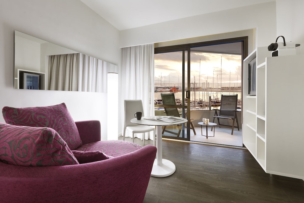 Premium Room, Sea View (The Level Grand) thumbnail 6