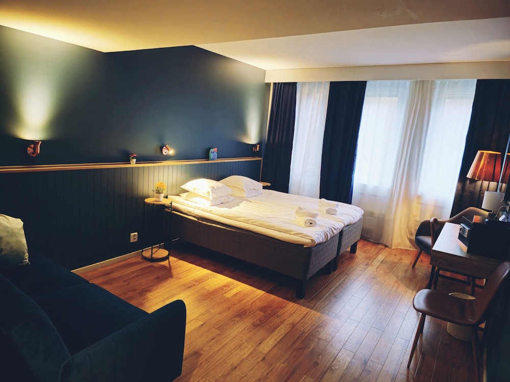 Twin Room With Sofa Bed - Photo 2