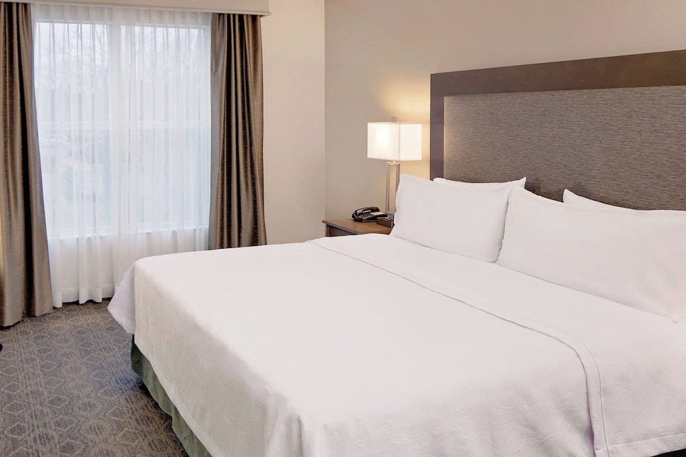 Premium Suite, 1 King Bed, Accessible - Photo 2