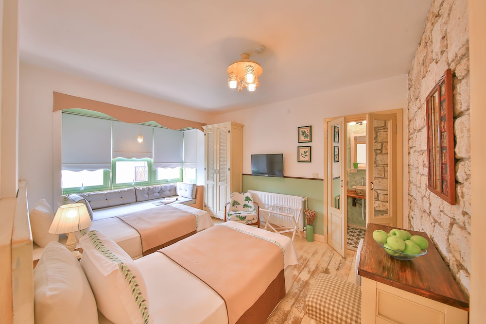 Standard Double or Twin Room, City View photo 1