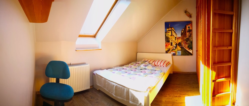 Apartment, 3 Bedrooms, 2 Bathrooms photo 3