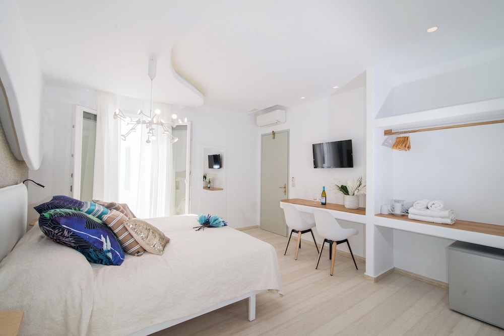 Superior Double Room, Pool View photo 2