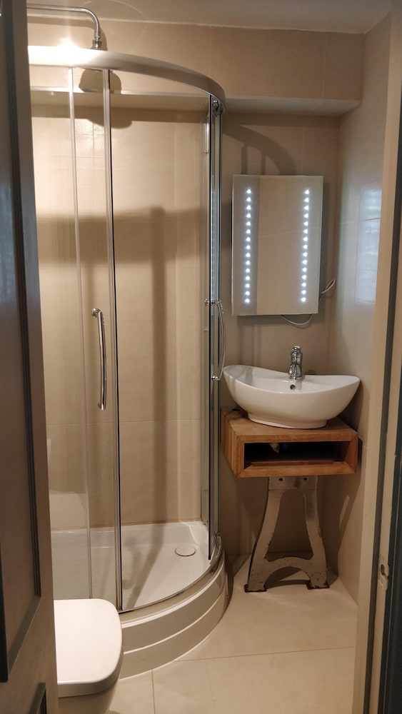 Economy Single Room - Photo 5