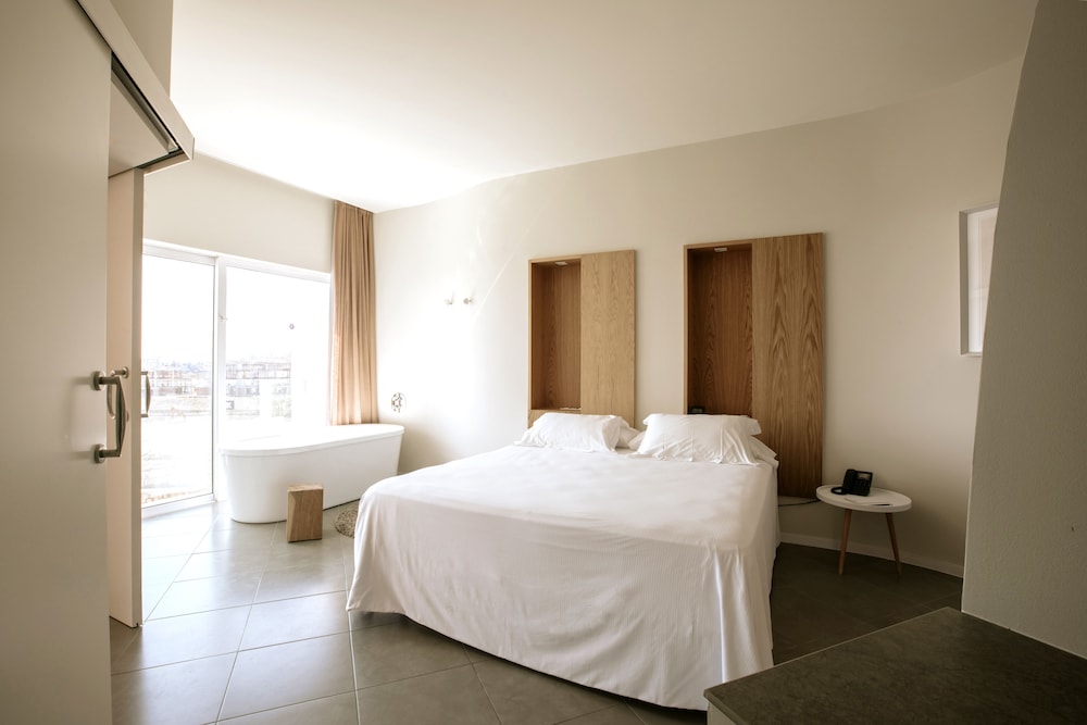 Suite, 1 Bedroom - Photo 2